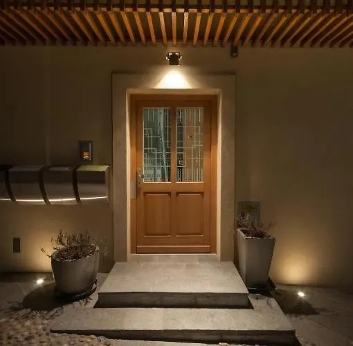 큐브 센트럴 룸스 포 2 호스텔