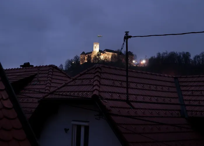 호스텔 큐브 센트럴 룸스 포 2 *